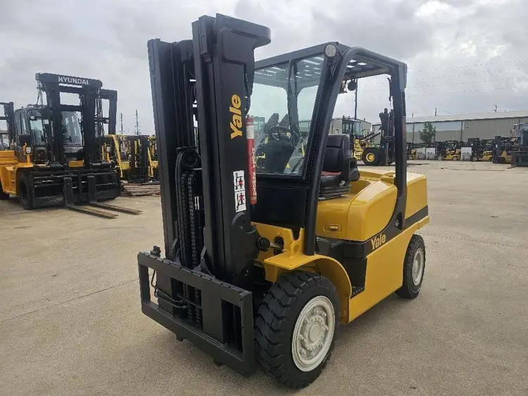 Used 2018 YALE GDP080VX Internal Combustion Forklifts: Pneumatic Tire Illinois US | Somerset Equipment Sales #1546162