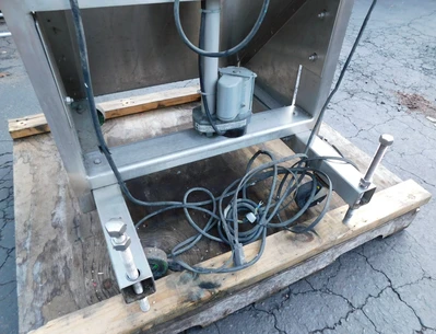 USED ELF AUTOMATIC CAPPER ACT 600