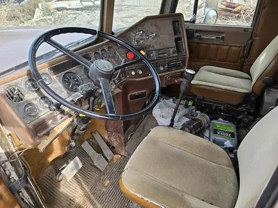 USED 1986 FREIGHTLINER FLC