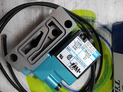 NEW MAC VALVES 32B-221BAAA