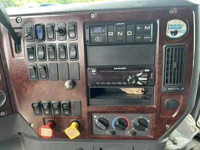 USED 2016 MACK PINNACLE CXU613