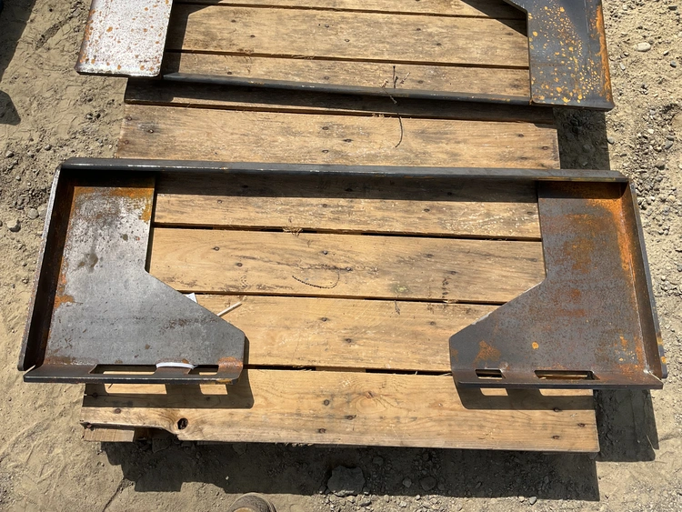 Used WOLVERINE QMP1-16-10T QUICK ATTACH MOUNTING PLATE Construction Equipment Parts Michigan US | Miedema Asset Management Group #1487929