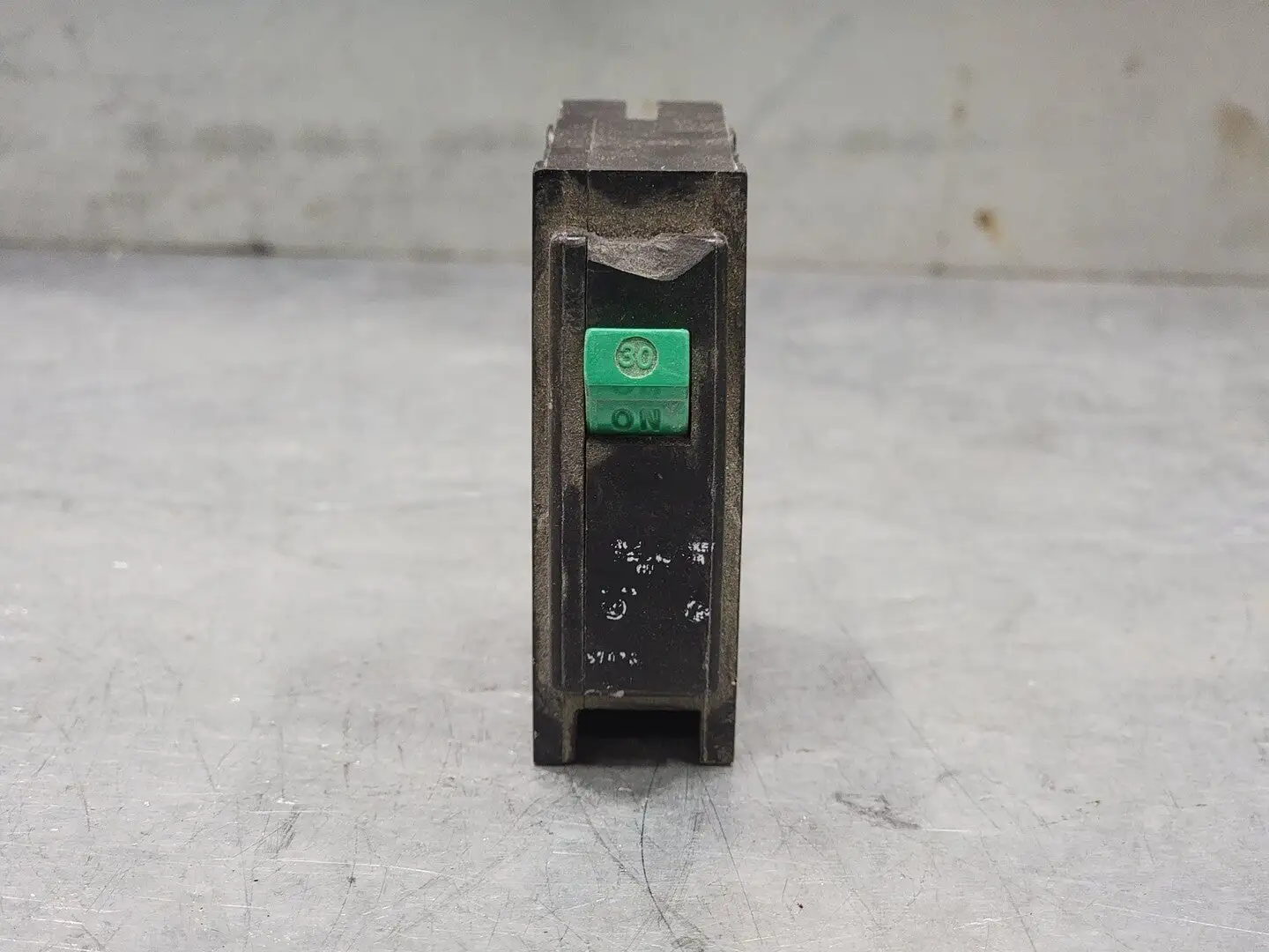 30 Amp, 1 Pole, 240 volts Circuit Breaker
