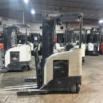 USED 2019 CROWN RR5725-45