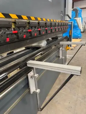 Used JAYSHREE MACHINE TOOLS Y8810 Press Brakes Ohio US | HGR 24 #878304