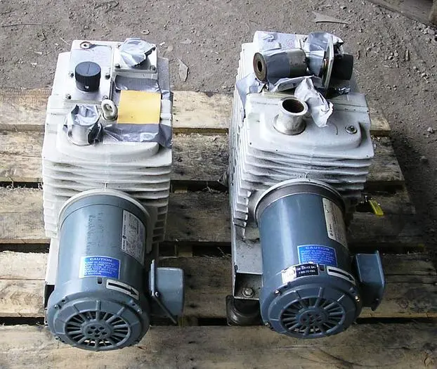Used LEYBOLD HEREAUS D30A Pumps | P & K Equipment Inc. #466480
