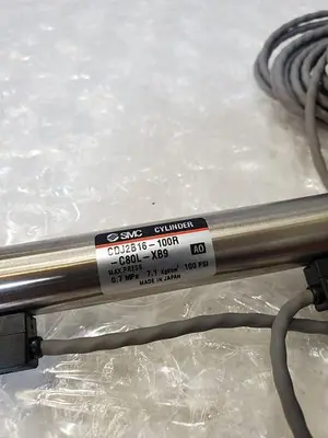 SMC CDJB16-100R-C80L-XB9 WITH D-C80 AUTO SWITCH