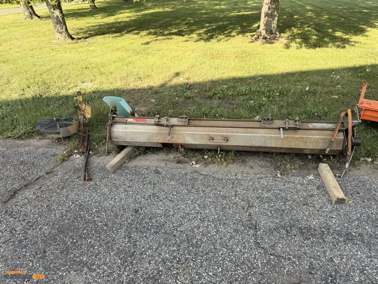 Used STAINLESS STEEL TAILGATE SALTER _UNKNOWN_ Dry Spreaders Michigan US | Miedema Asset Management Group #1414366