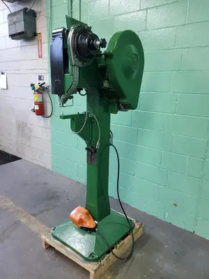 Used MILFORD 256 RIVET MACHINE Riveters CA | B & B RIVET MACHINE #746475