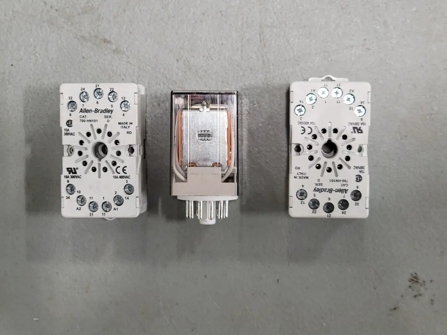NEW ALLEN BRADLEY 700-HN101