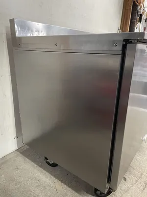 182-0115 Traulsen UHT60-LR Self Contained Undercounter Worktop Cooler