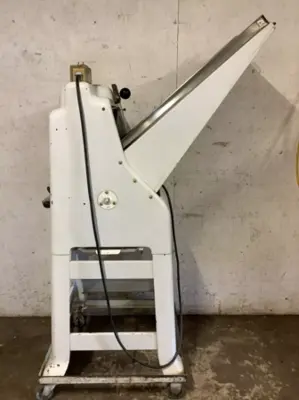 152-0678 Oliver 797 Bread Slicer