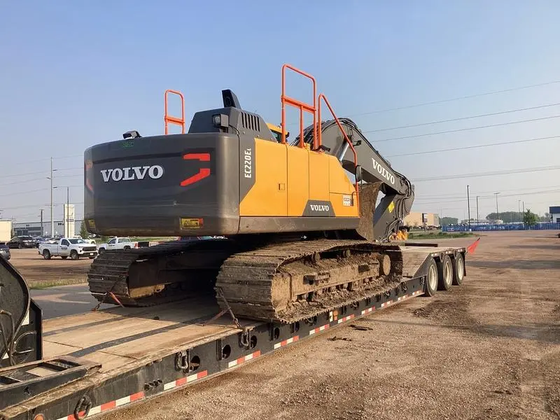 USED 2022 Volvo EC220E