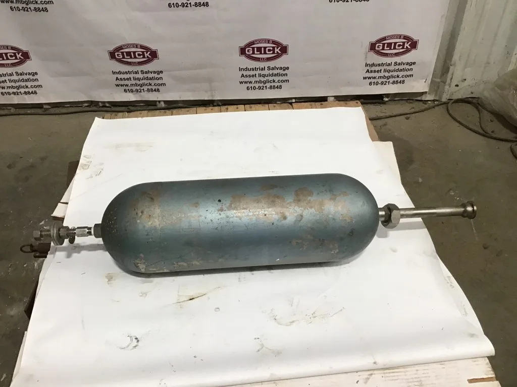 Liquidonics hydraulic accumulator 2000 Psi