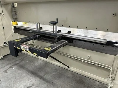 USED 1997 ACCURPRESS 717512