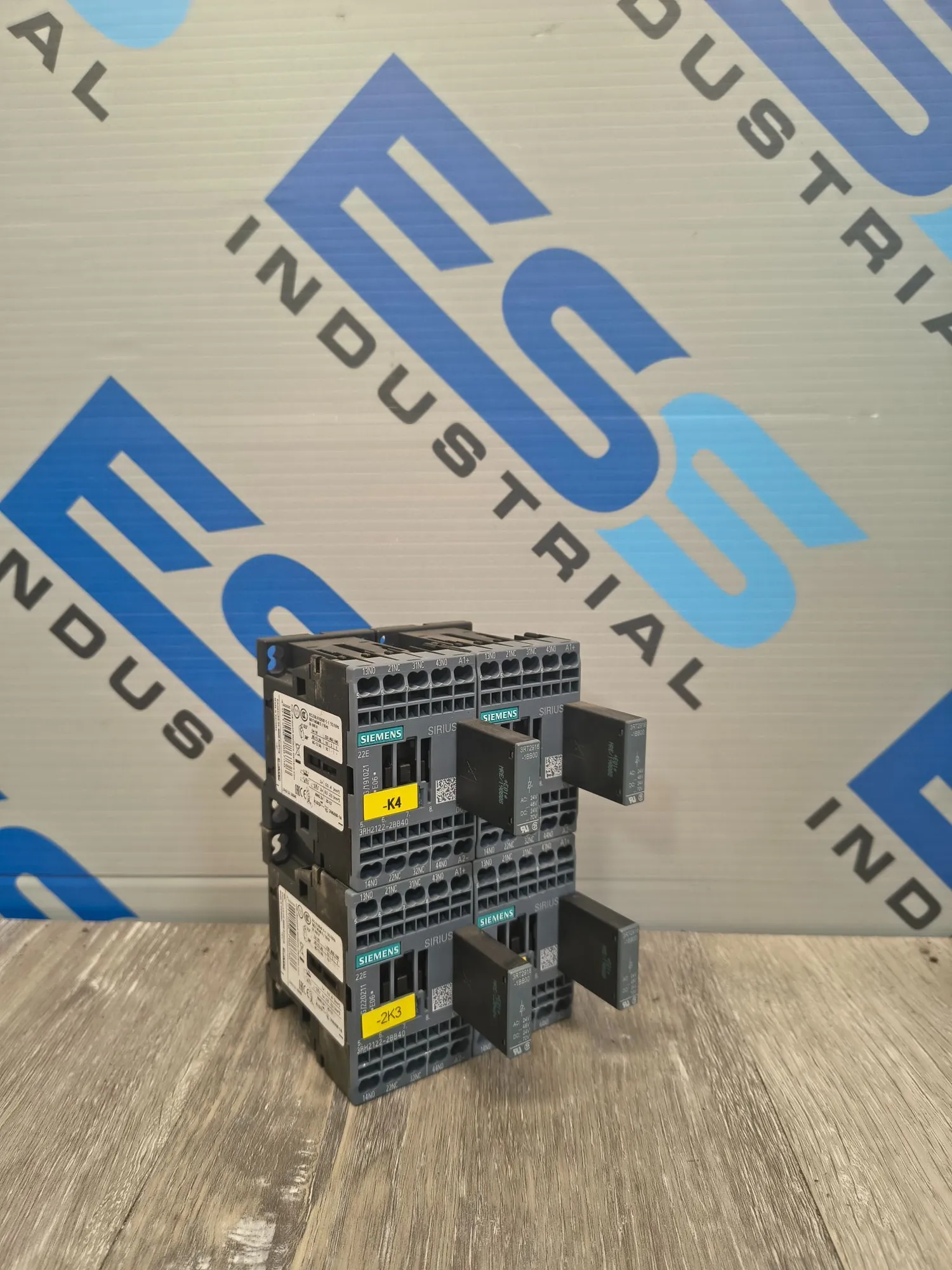 USED SIEMENS 3RH2122-2BB40