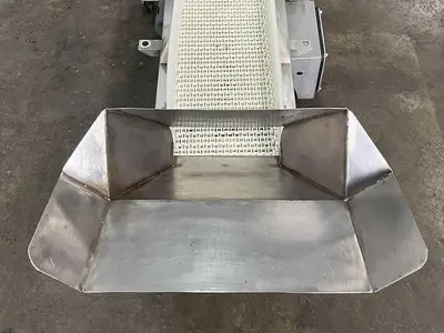 Safeline 4'L Incline Infeed Conveyor