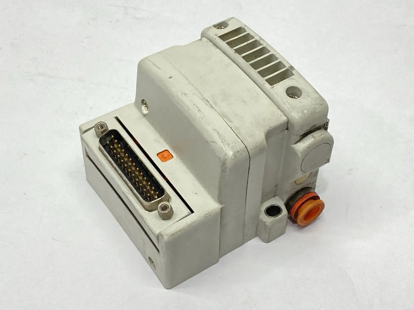 VVQC1000-F25-1 | SMC  Pneumatic Manifold Valve D-Sub Connector End Plate - Used