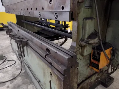 225 TON X 10' CINCINNATI MODEL #9 AUTO CYCLE AIR CLUTCH MECHANICAL PRESS BRAKE: STOCK #21130