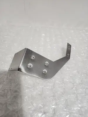 MTG PLATE RIGHT FLEX CONDUIT 102235732