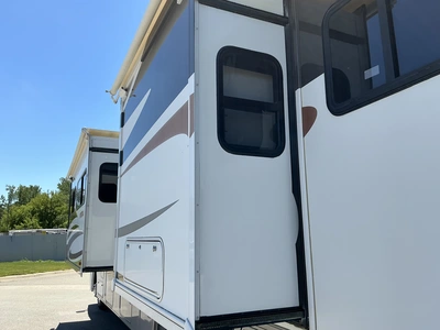 USED 2013 WINNEBAGO F53