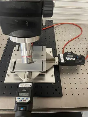 MITUTOYO MICROSCOPE WITH DIGITAL MICROMETERS (THORLABS TABLE SOLD SEPARATE)
