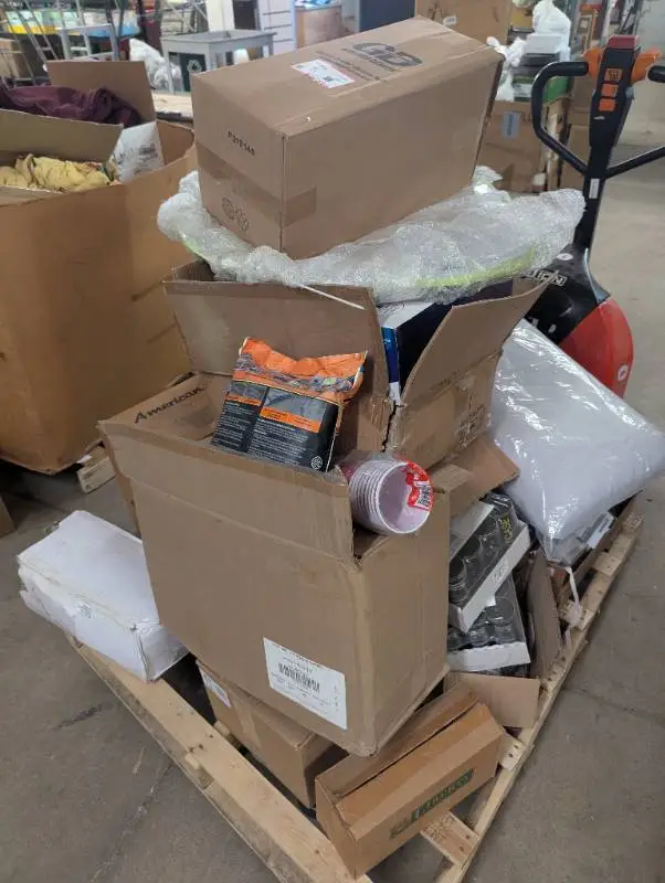 Pallet lot of unsold or unclaimed goods