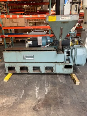 1972 GLOUCESTER 2.5" air cooled extruder Extruders, Low Boy 1.6" - 2.5""" | Mark One Machinery (2)