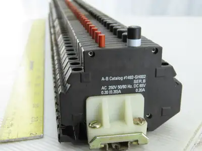 Allen Bradley 1492-GH015 Rail 52 Circuit Breaker 22-1.5A 10-1A 10-0.5A 10-0.2A