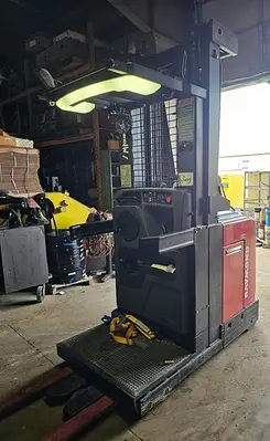 USED 2016 RAYMOND 560-OPC30TT