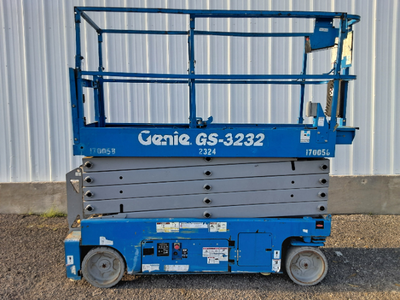 USED 2017 Genie GS-3232