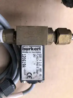 Burkert 0201 Brass 2-Way Solenoid Plunger Valve 0-65PSI 24VDC 4W 120619A