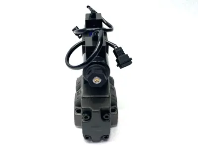 USED YUKEN HYDRAULIC DIRECTIONAL SOLENOID VALVE 31.5MPA 4570PSI