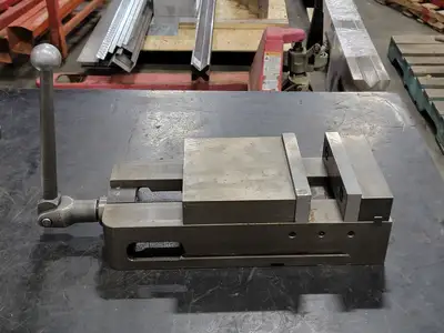 Precision Machine Vise w/ Jaws and Handle
