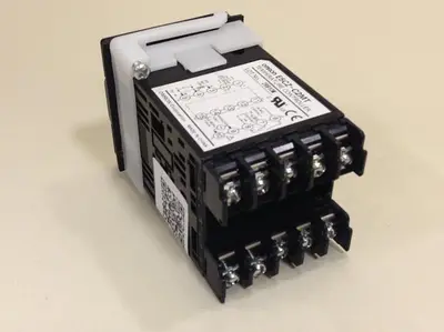 USED OMRON E5CZ-C2MT