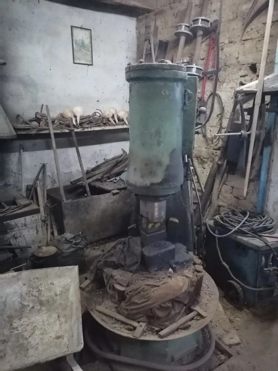 VAPTZAROV Pneumatic Forging Hammer, in full working order, visible under power, VIDEO