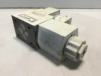 USED YUKEN DSG-01-2B3-D24-50330-L