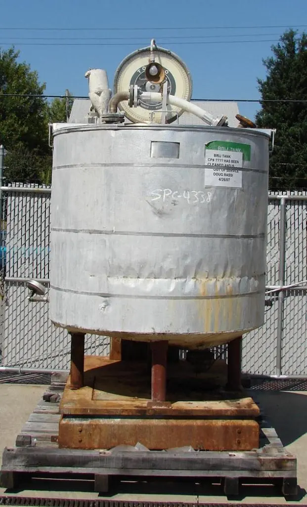 SPC4338  Tank 392 gallon vertical tank, 316 SS, Low pressure jacket, 1/3 hp lightnin agitator, slope