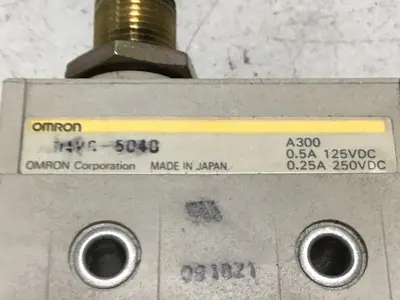 USED OMRON D4MC-5040