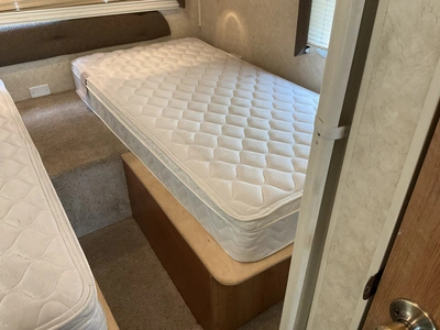 USED 2006 JAYCO GREYHAWK 31
