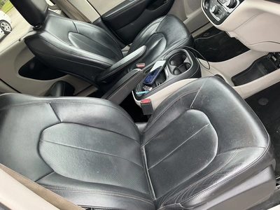 USED 2019 CHRYSLER PACIFICA