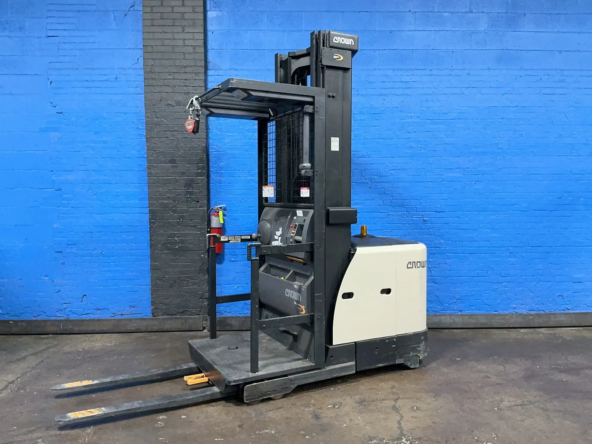 Used CROWN SP352030 Electric Lifters Ohio US | HGR 24 #1446261