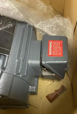 New | in-Stock LINCOLN LM20709 Misc Electrical & Power Parts Ohio US | Surplus Asset Holdings #1240976