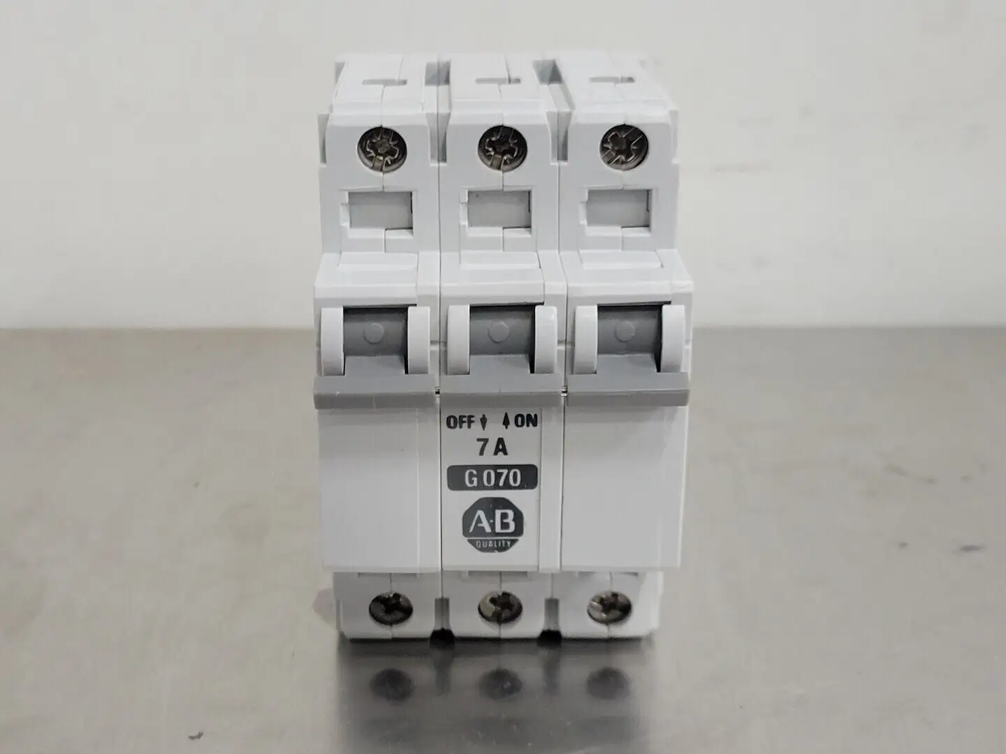 USED ALLEN-BRADLEY 1492-CB3 G070