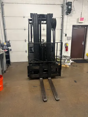 CLARK ESM1125 Fork Trucks | Universal Press & Machinery (UPM) (2)
