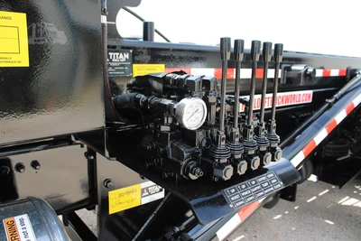 New | in-Stock 2027 WESTERN STAR 47X Hooklifts & Roll-Offs Texas US | Roll Off Truck World #1492010