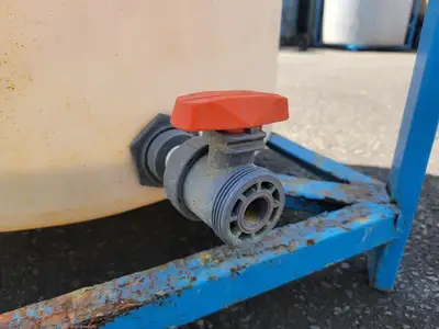500 L Plastic Mixing Tank w/ Fittings