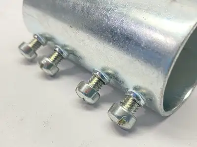 USED EGS EMT SET-SCREW COUPLING 1-1/4" LOT OF 8