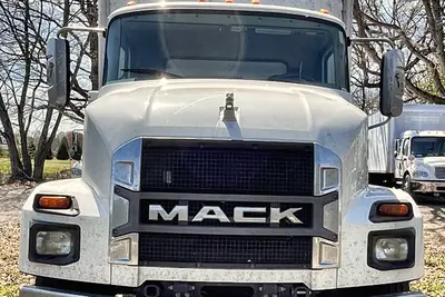 Used 2024 MACK MD6 Box trucks North Carolina US | Proxy Equipment #1388565