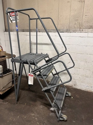 COTTERMAN 41" ROLLING LADDER - 4 STEP